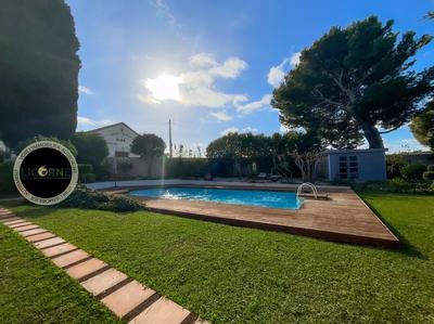 Mas - 267 m² - 7 pièces