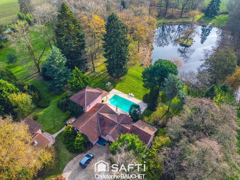 Maison - 213 m² - 6 pièces