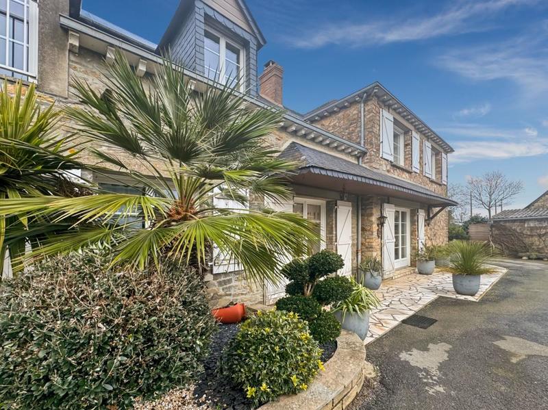 Propriété - 225 m² - 8 pièces