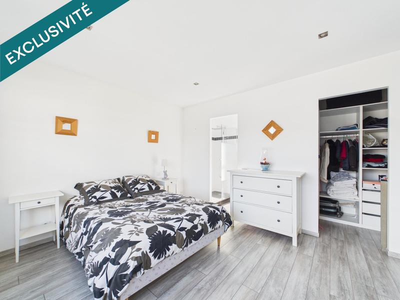 Maison - 270 m² - 10 pièces