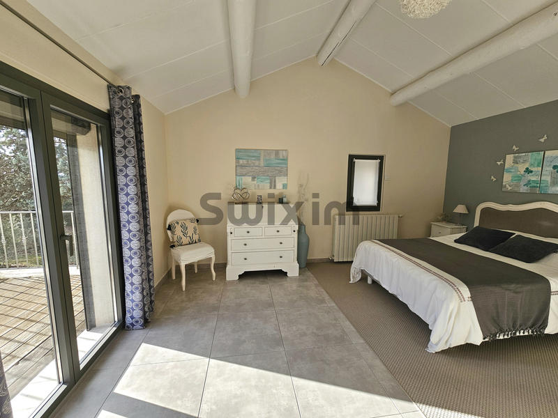 Maison - 205 m² - 6 pièces