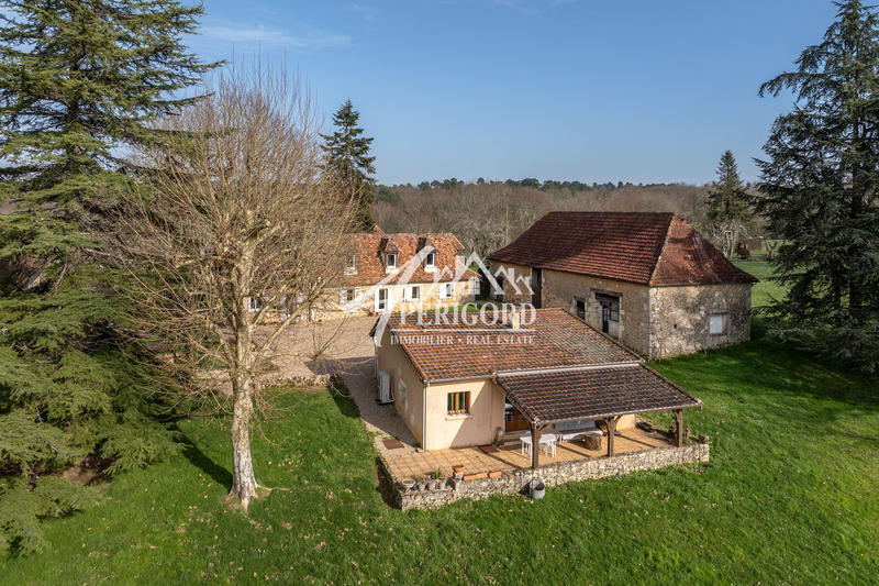 Maison - 210 m² - 10 pièces