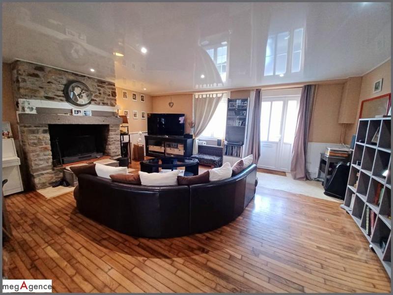 Maison - 205 m² - 7 pièces