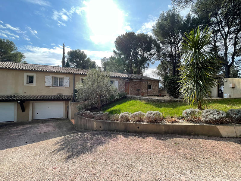 Maison - 250 m² - 7 pièces