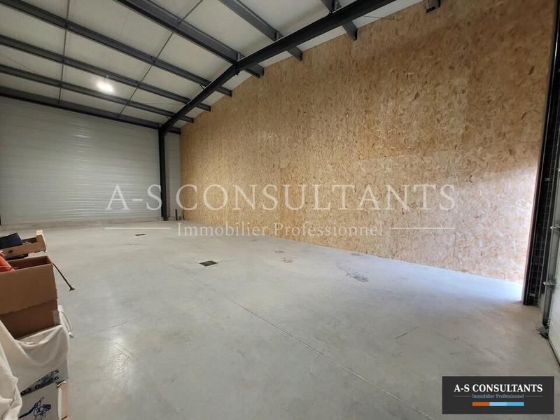 Local d'activité / Entrepôt - 105 m²