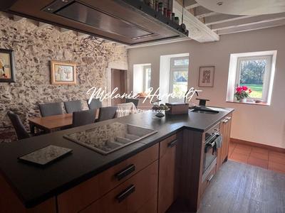 Maison - 200 m² - 8 pièces