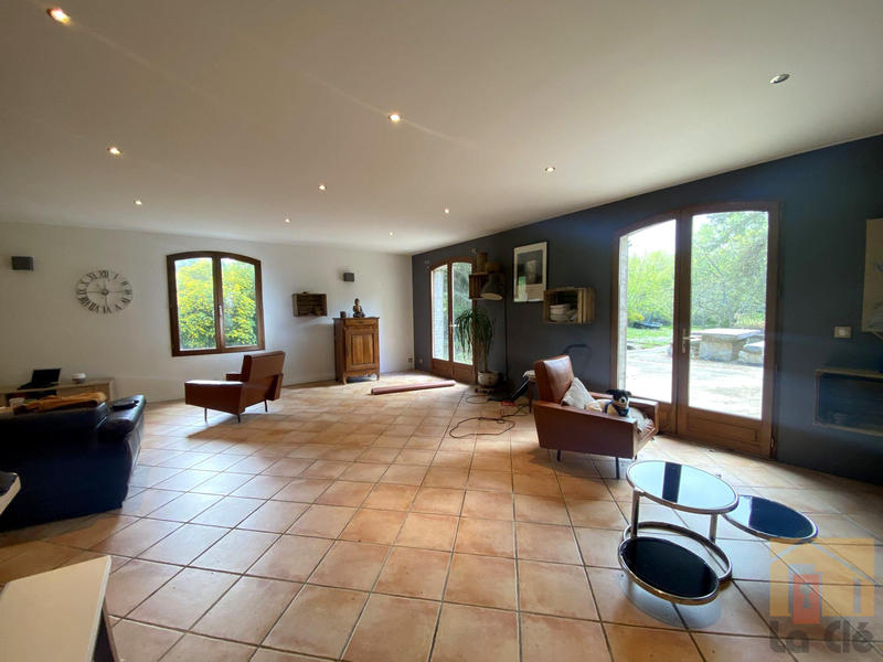 Maison - 206 m² - 7 pièces