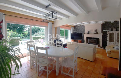 Maison - 180 m² - 7 pièces