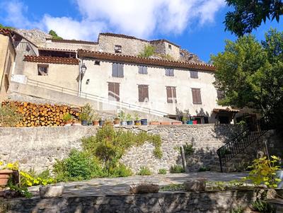 Maison - 259 m² - 10 pièces