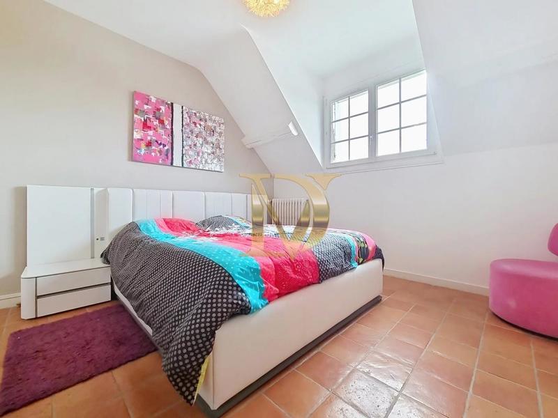 Propriété - 250 m² - 10 pièces