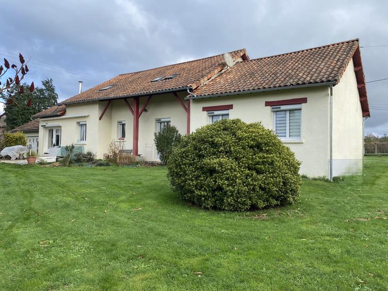 Maison traditionnelle - 220 m² - 10 pièces
