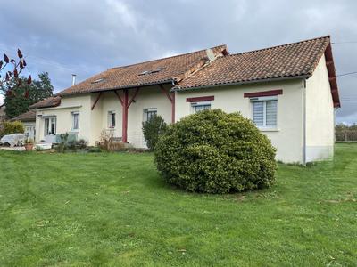 Maison traditionnelle - 220 m² - 10 pièces