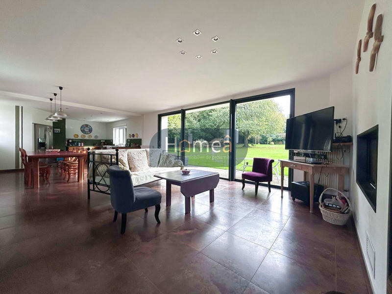 Maison - 215 m² - 8 pièces