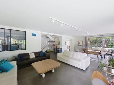 Maison - 212 m² - 9 pièces