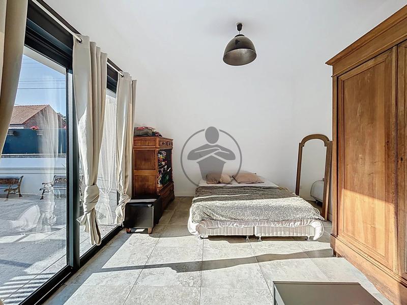 Maison - 277 m² - 8 pièces