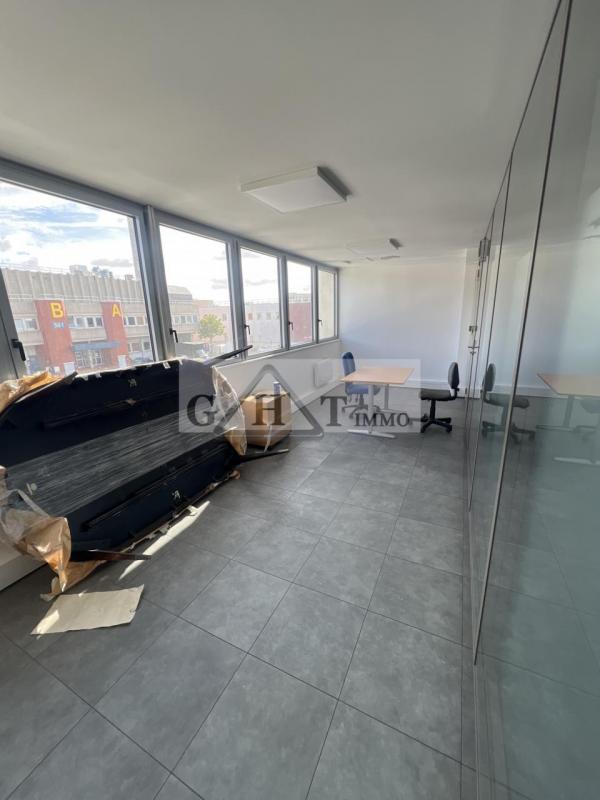 Entrepôt - 1 502 m²