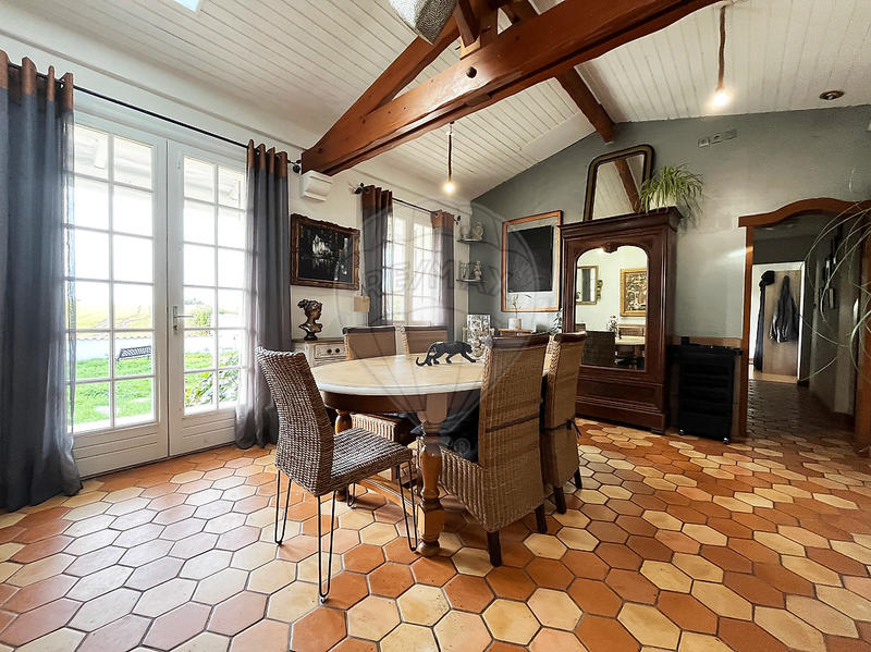 Maison - 166 m² - 6 pièces