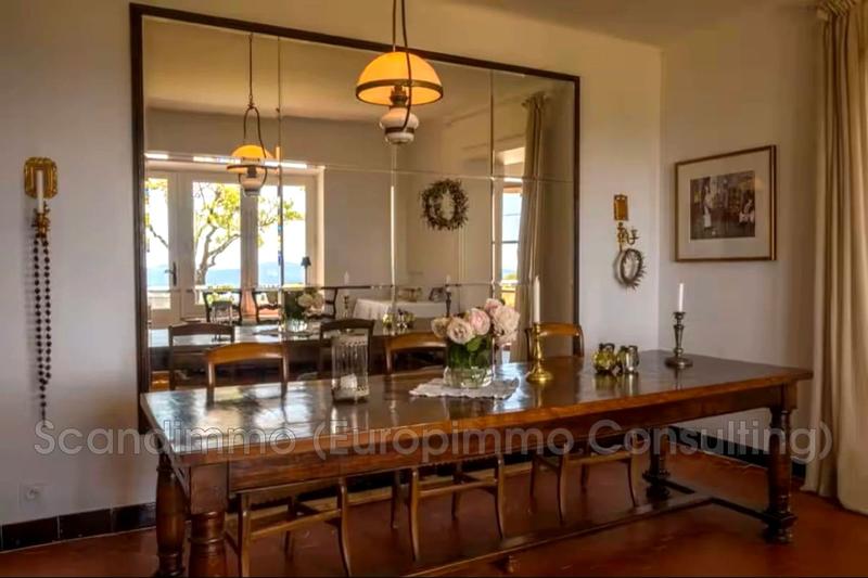 Maison - 250 m² - 9 pièces