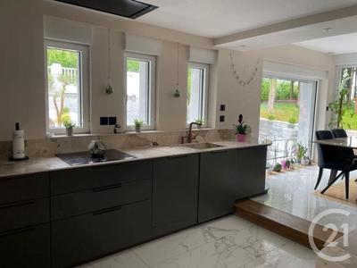 Maison - 179 m² - 7 pièces