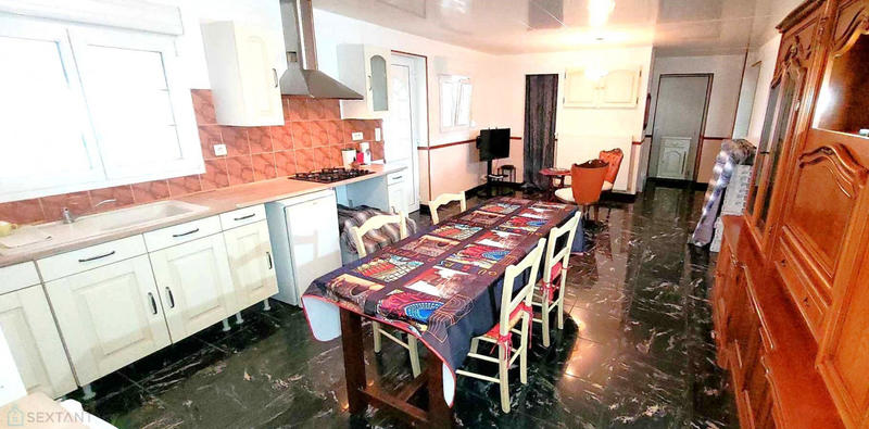 Maison - 348 m² - 9 pièces