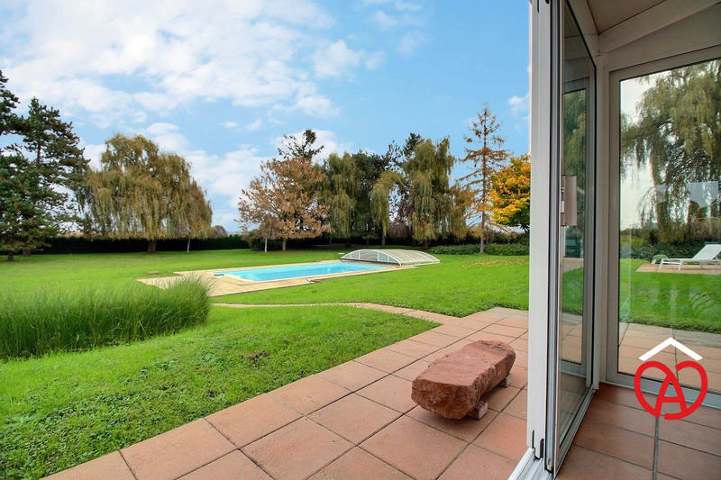 Maison - 248 m² - 10 pièces