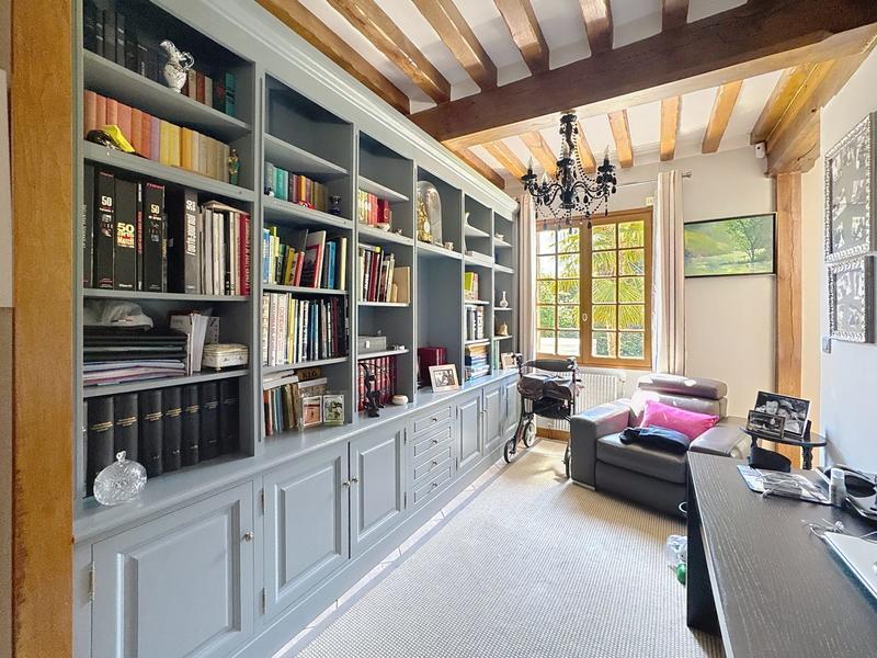 Maison - 238 m² - 9 pièces