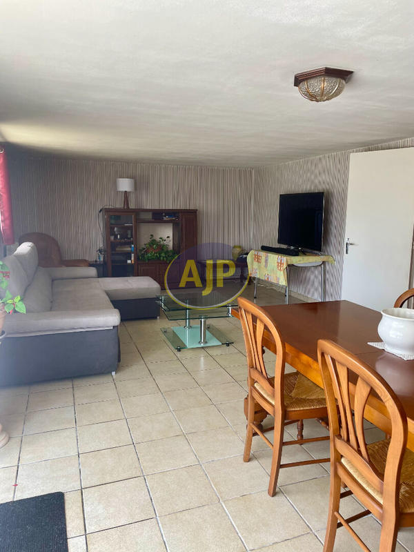 Maison - 217 m² - 7 pièces