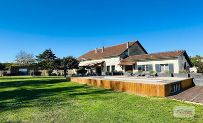 Maison - 292 m² - 11 pièces