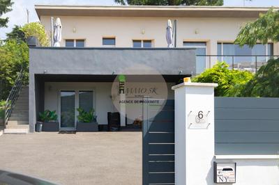 Maison - 211 m² - 8 pièces