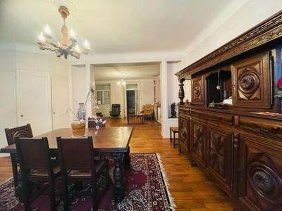 Maison - 200 m² - 7 pièces