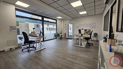 Local commercial - 74 m² - 4 pièces