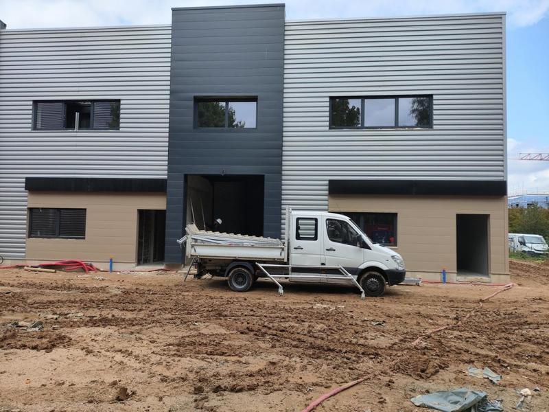 Local d'activité / Entrepôt - 229 m²