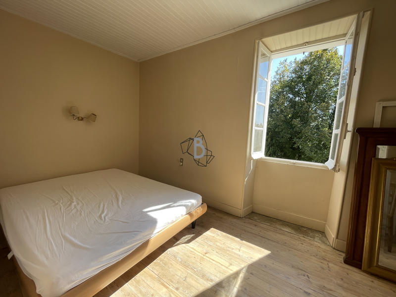 Maison - 240 m² - 8 pièces