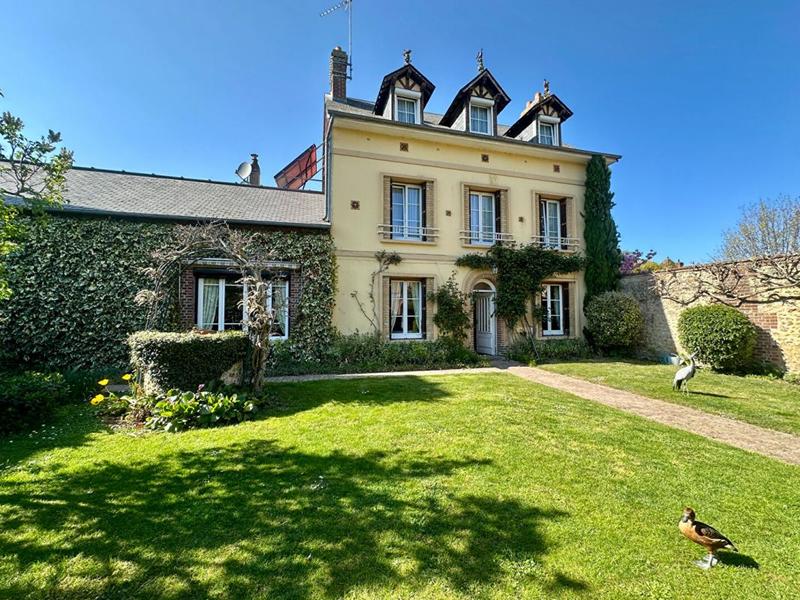 Maison - 207 m² - 9 pièces