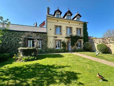 Maison - 207 m² - 9 pièces