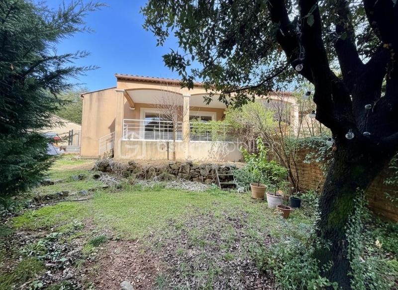 Maison traditionnelle - 94 m² - 4 pièces