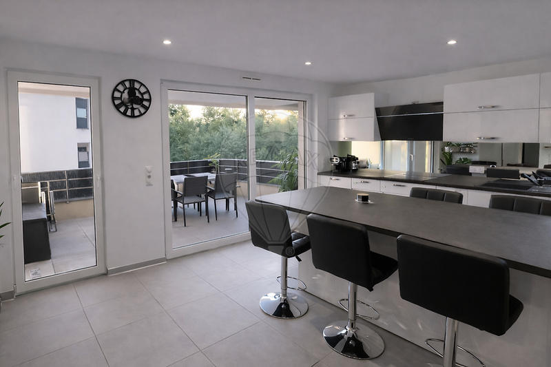 Appartement - 80 m² - 4 pièces