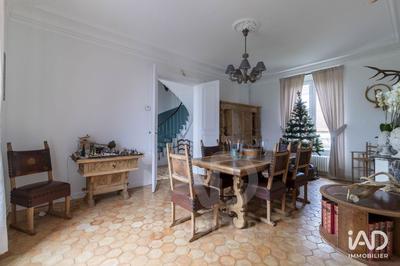 Maison - 283 m² - 12 pièces