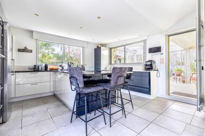 Maison d'architecte - 200 m² - 9 pièces