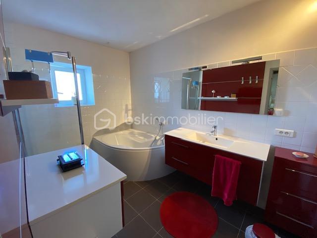 Maison - 235 m² - 7 pièces