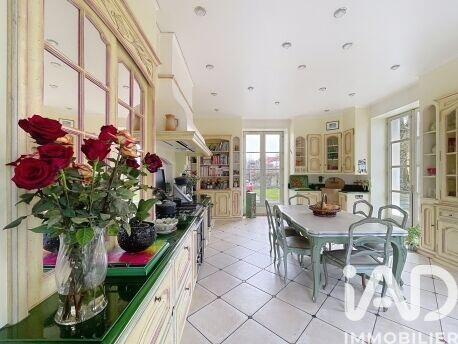 Maison - 455 m² - 10 pièces