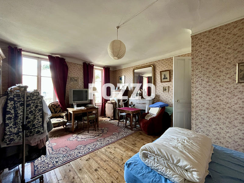 Maison - 250 m² - 12 pièces