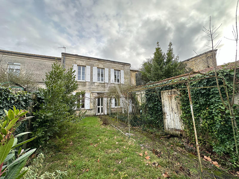 Maison - 121 m² - 8 pièces