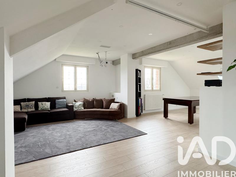 Maison - 300 m² - 8 pièces