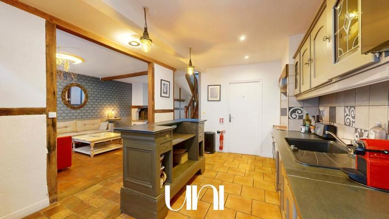 Propriété - 260 m² - 10 pièces