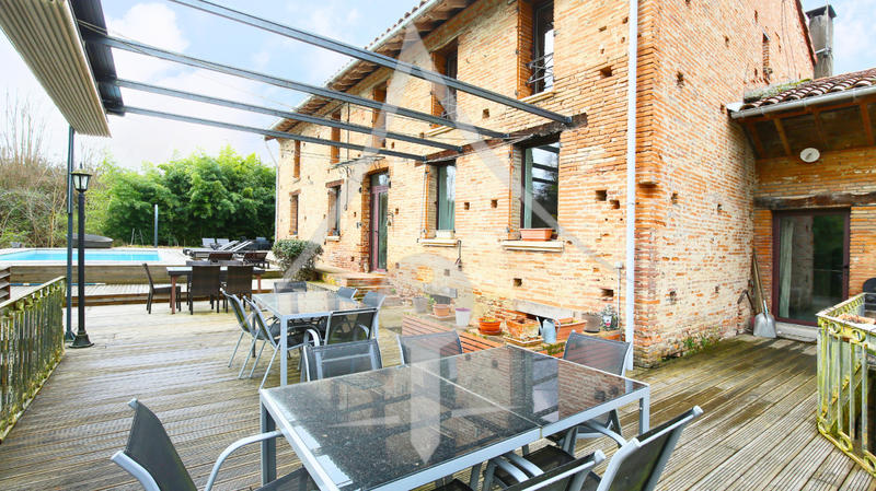 Propriété - 450 m² - 11 pièces