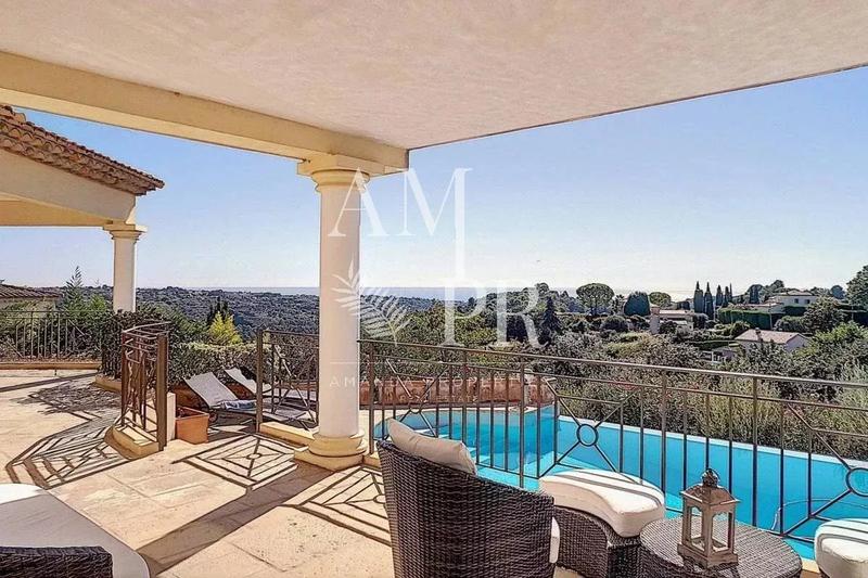 Maison - 250 m² - 6 pièces