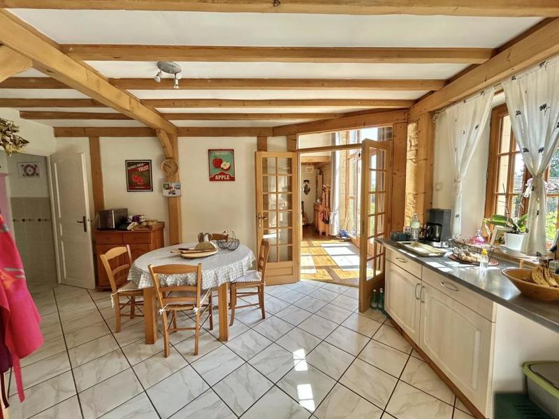 Propriété - 288 m² - 13 pièces