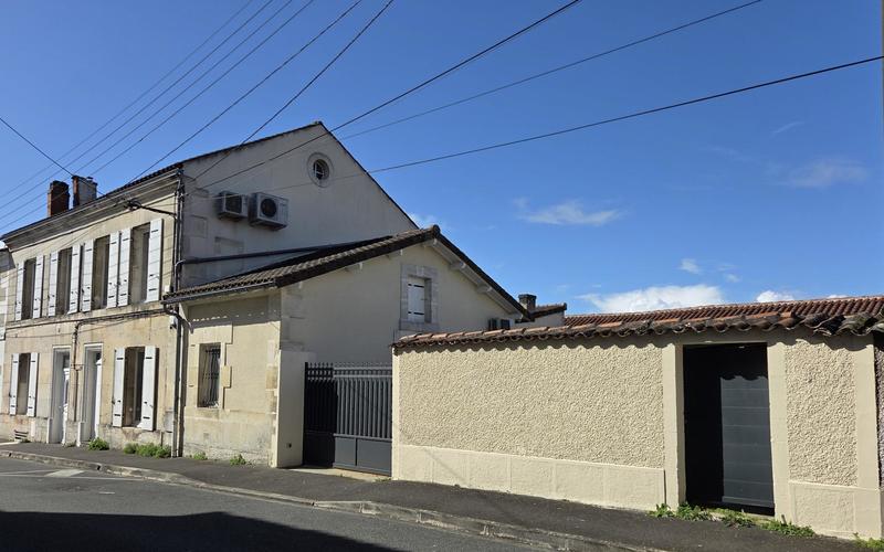 Maison - 214 m² - 9 pièces