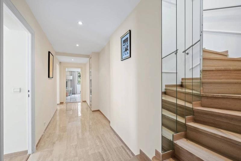 Villa - 250 m² - 7 pièces